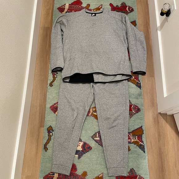 Nike Tech Fleece Men’s 2pc Suit Pullover Crewneck and Joggers - Picture 1 of 10